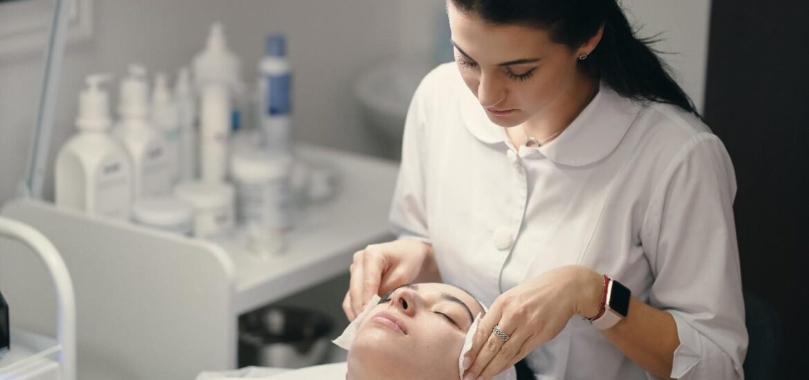Cosmetic Surgeon in Delhi Cosmetic Surgeon in Delhi